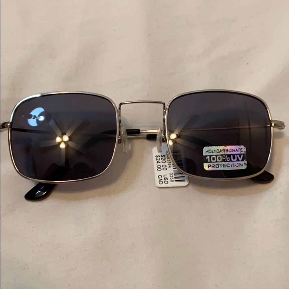 -NEW WITG TAG- URBAN OUTFITTERS- unisex sunglasses